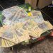 Doi bărbaţi, prinşi în flagrant, în Baia Mare, după ce ar fi comercializat un kilogram de canabis
