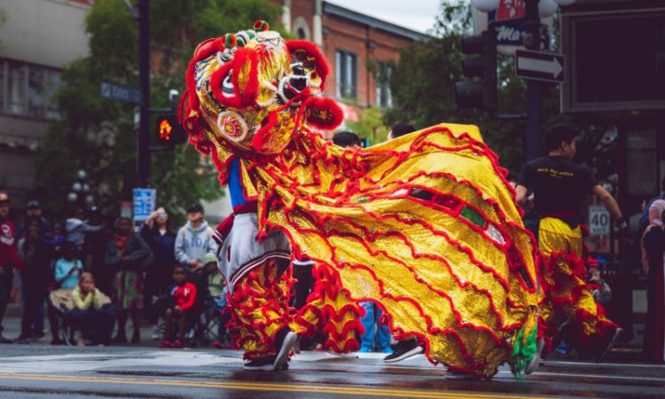 Începe Noul An Chinezesc. Se intră în Anul Dragonului de Lemn