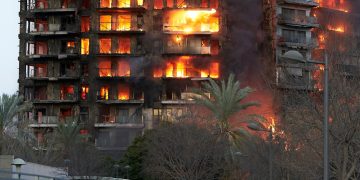Tragedie la Valencia! Un incendiu devastator a distrus un bloc de locuinţe. Administratorul clădirii este o româncă