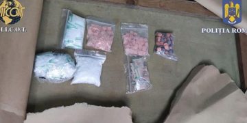 Polițiștii de frontieră au găsit aproape un kilogram de cocaină într-o mașină