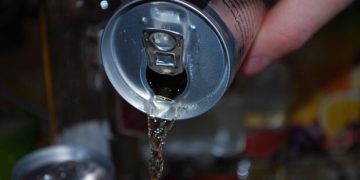 Vânzarea băuturilor energizante, interzisă minorilor. Amenzi de până la 50.000 de lei pentru operatorii care nu respectă prevederea