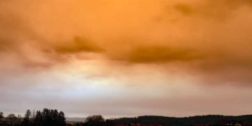 Val de praf saharian şi „ploaie sângerie” peste România