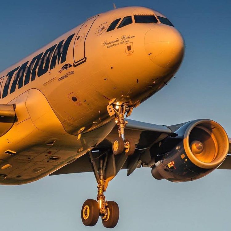 Tarom a pus în vânzare bilete pe ruta Bucureşti – New York şi Bucureşti – Miami, la preţuri de la 608 euro dus-întors, cu escală, cu bagaje şi taxe incluse