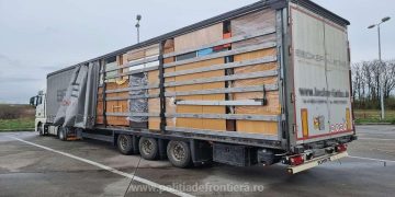 Peste 13.500 de kg de mobilier second-hand și saltele uzate, oprite la intrarea în ţară
