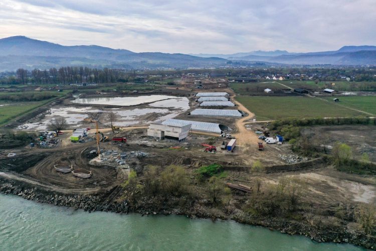 Noul pod peste Tisa, de la graniţa cu Ucraina, va fi inaugurat până la finalul anului