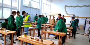 Caravana meseriilor. Elevi de la mai multe şcoli gimnaziale, în vizită la Liceul Tehnologic Forestier şi Liceul Tehnologic „Marmația” din Sighet