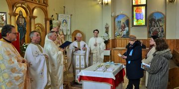 Sărbătoare în Parohia greco-catolică „Bunavestire” din Baia Mare. Asociația Reuniunea Mariană a primit noi membre din parohie