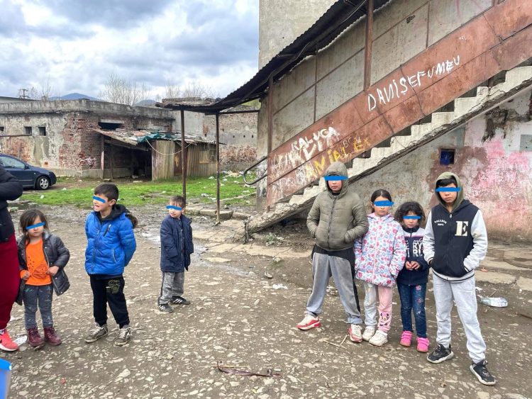 Generozitate în acțiune: Clubul Rotary Baia Mare 2005 oferă ajutor pentru șapte familii din Baia Sprie