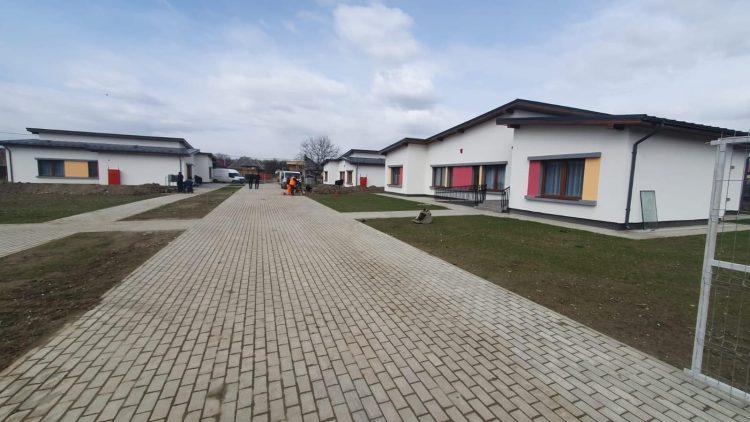Patru locuințe pentru persoanele adulte cu dizabilități, finalizate la Sighetu Marmației