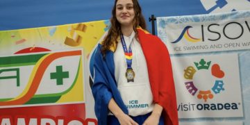 Record mondial în ape înghețate! Tânăra Simona Chiru câștigă medalia de aur la Campionatul European de Înot în Ape Înghețate și se înscrie în campania „100 de tineri pentru dezvoltarea României”