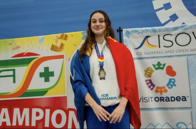 Record mondial în ape înghețate! Tânăra Simona Chiru câștigă medalia de aur la Campionatul European de Înot în Ape Înghețate și se înscrie în campania „100 de tineri pentru dezvoltarea României”