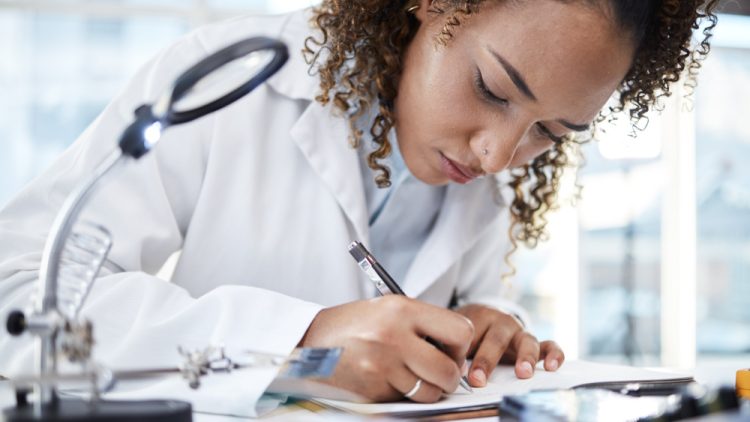 România în fruntea progresului: Creștere semnificativă a femeilor în domeniile STEM în 2021