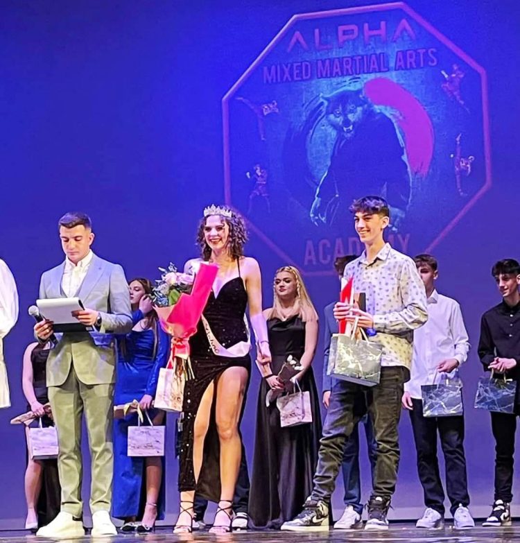 De ultim moment: O fotbalistă a câștigat titlul de miss boboc al Colegiului Economic „Nicolae Titulescu” din Baia Mare