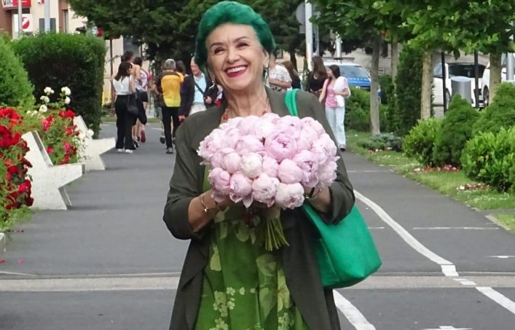 La mulţi ani actriţei Aurora Prodan!