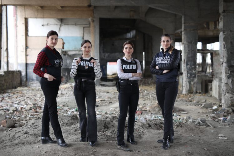 Femeia în uniforma de poliţie. Azi poliţistele de la Biroul de Investigații Criminale Baia Mare