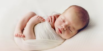 Soluție inovatoare pentru protejarea copiilor: Proiectul „Baby Boxes” al unei maramureșence ajunge în atenția Parlamentului