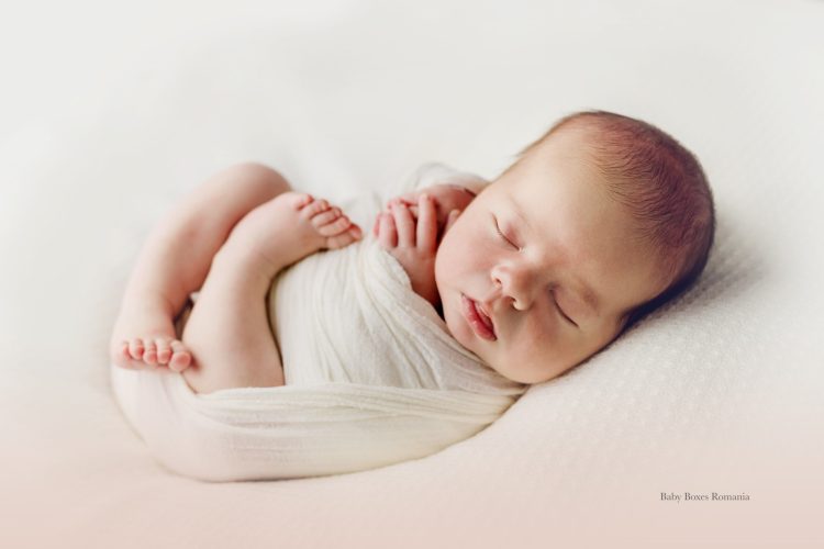 Soluție inovatoare pentru protejarea copiilor: Proiectul „Baby Boxes” al unei maramureșence ajunge în atenția Parlamentului