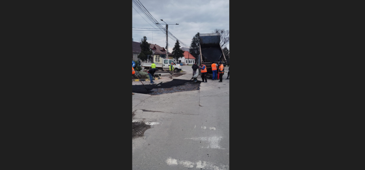 Continuă lucrările de întreținere și reparații pe străzile din municipiul Sighetu Marmației