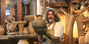 Explorând arta olăritului și modelajului: Tabăra pentru adulți începători