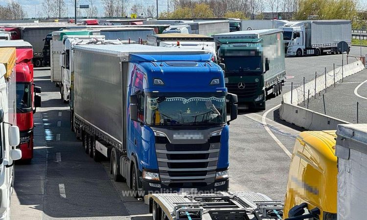 Măsuri de fluidizare dispuse pentru mijloacele de transport marfă după restricțiile de la frontiera cu Ungaria