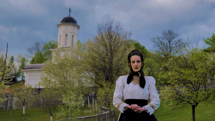 Gabriela Ardusătan lansează o priceasnă emoționantă în timpul Postului Mare: „Unde să mă duc eu, Doamne?”