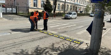 Anunţ important pentru vişeuani. Se montează limitatoare de viteză pe 10 străzi din Vişeu de Sus