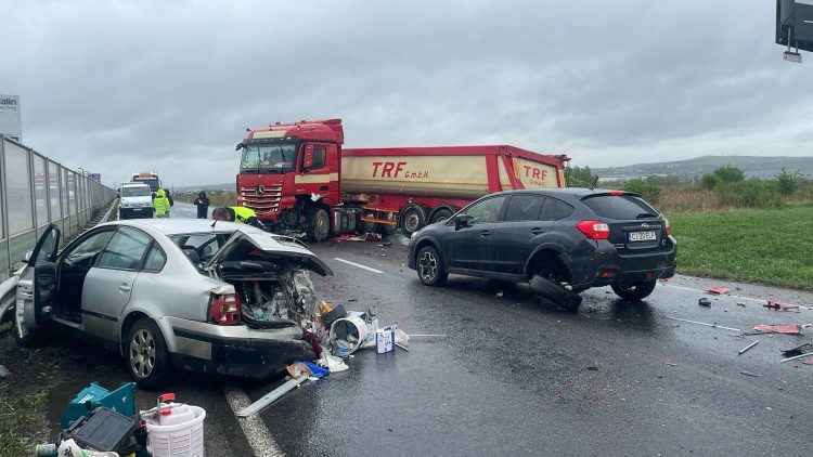 ACCIDENT între mai multe mașini, pe centura Apahida-Vâlcele! Trafic blocat