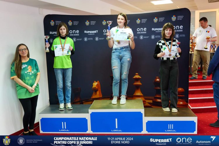 Podium pentru copiii Academiei de Şah Maramureş la Campionatul Național de Şah pentru Copii și Juniori