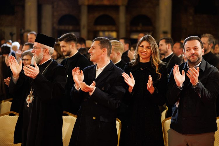 E prea mult, Preasfințite! Catedrala, sediul de campanie electorală a lui Ionel Bogdan?