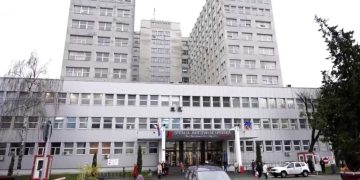 Incident șocant în parcarea Spitalului Județean din Baia Mare: Un șofer a  amenințat paznicul cu cuțitul