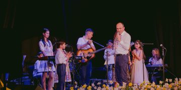 100 de ore de terapie dăruite copiilor autiști în urma concertului caritabil „Am un prieten Autist”