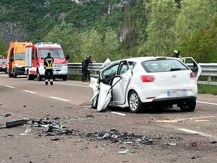 Accident mortal pentru un român în Italia. S-a izbit cu mașina de un camion care venea din sens opus