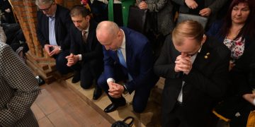 De ce bat clopotele, Iustine?