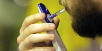 Un tânăr de 23 de ani din Chiuzbaia s-a urcat la volan beat şi posibil drogat şi a lovit două maşini