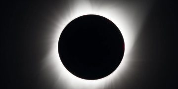 Fenomen ceresc spectaculos azi: eclipsă totală de soare. Cât va dura şi unde poate fi văzut