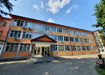 EDITORIAL: Campania nu se face în sala de clasă