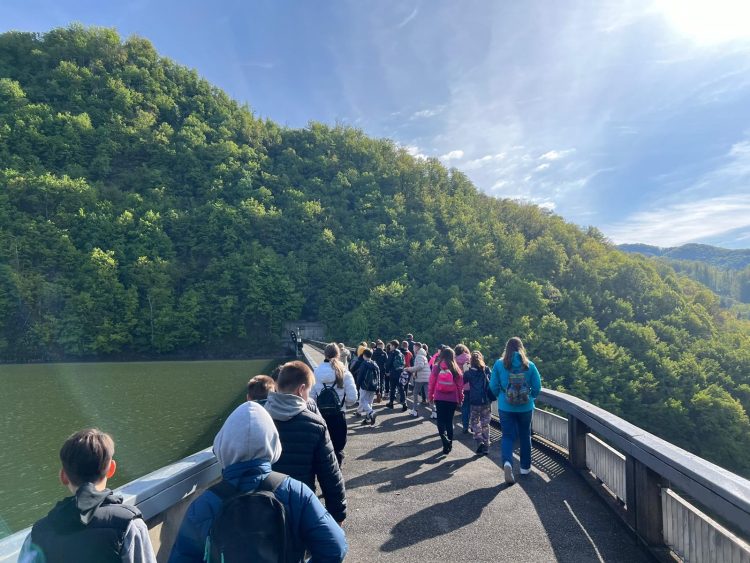 Descoperirea lumii hidrotehnice: Elevii din Baia Mare explorează amenajarea Strâmtori-Firiza