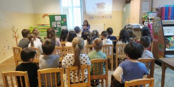 Copiii de la Grădinița cu Program Prelungit nr. 30 și Grădinița Step by Step din Baia Mare au învăţat de la polițiștii de prevenire cum să fie în siguranţă