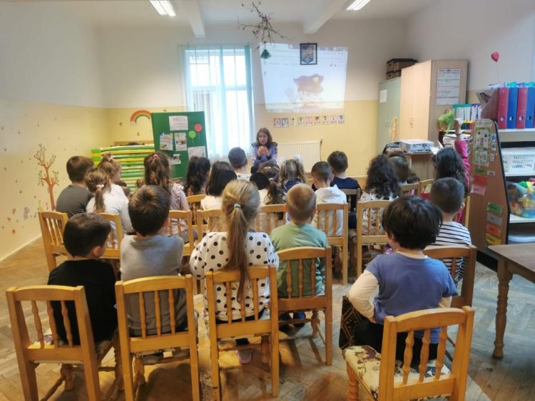 Copiii de la Grădinița cu Program Prelungit nr. 30 și Grădinița Step by Step din Baia Mare au învăţat de la polițiștii de prevenire cum să fie în siguranţă