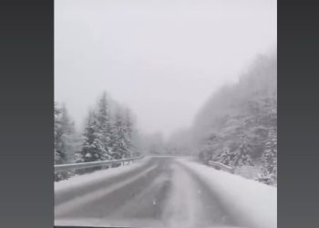 IARNA REVINE ÎN MARAMUREȘ: Se circulă în condiții de iarnă pe Cavnic. VIDEO