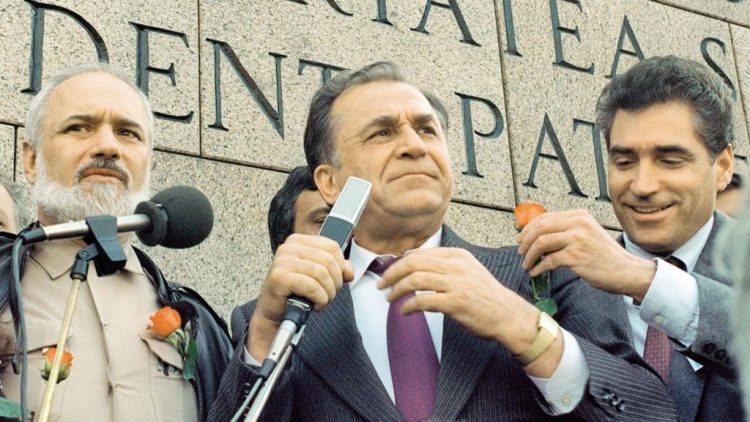 Petre Roman și Gelu Voican Voiculescu, urmăriţi penal în Dosarul Mineriadei