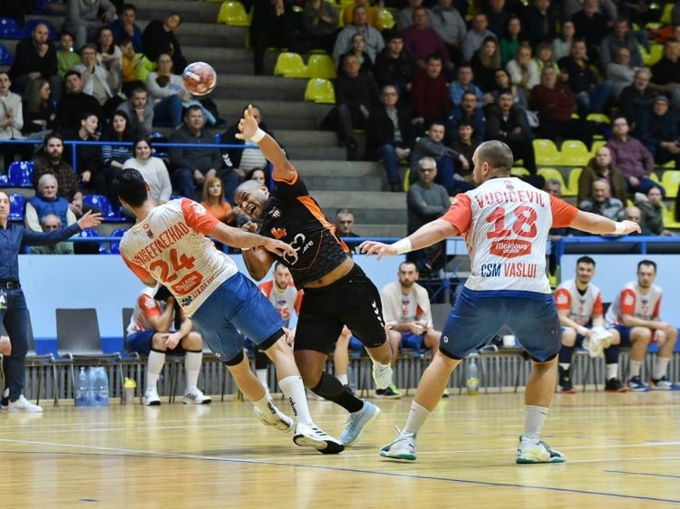 Duminică, 14 aprilie, de la ora 18.00, Sala Polivalentă “Lascăr Pană” din Baia Mare va fi gazda partidei dintre CS Minaur și CSM Bacău