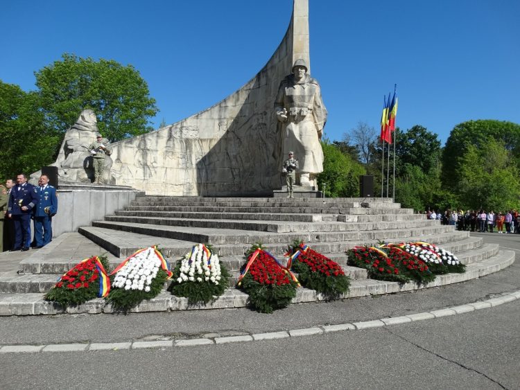 29 aprilie, Ziua veteranilor de război. Ceremonial la Monumentul Ostaşului Român din Baia Mare