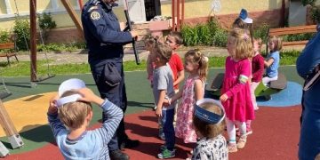 Polițiștii Biroului Siguranță Școlară au fost invitaţi la Grădiniţa nr. 10 din Baia Mare