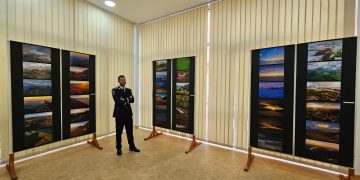 Lucrări de pictură și fotografie semnate de doi ofițeri ai Serviciului Criminalistic, expuse la Centrul Universitar Nord din Baia Mare