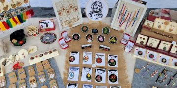 Târg de Florii cu meşteri populari în weekend, în Piaţa Revoluţiei