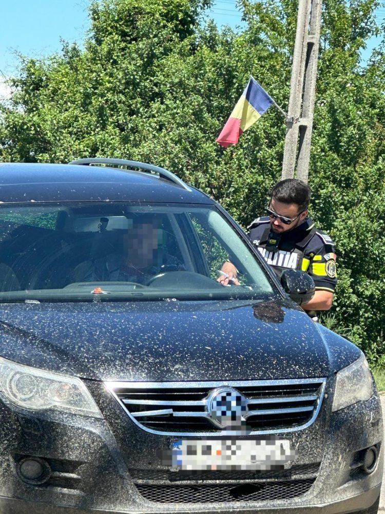 Siguranța traficului rutier în zona trecerilor la nivel cu cale ferată. 30 de şoferi indisciplinaţi s-au ales cu sancțiuni