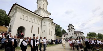 Sute de oameni au participat şi în acest an la hramul Mănăstirii Habra
