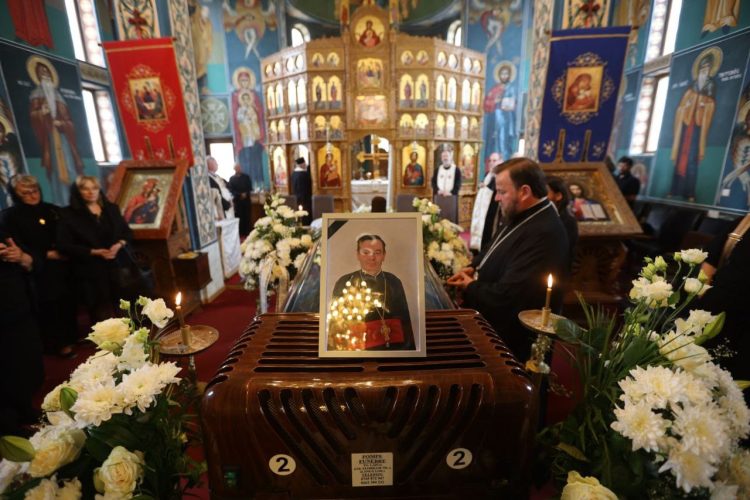 Slujba de priveghi pentru părintele Augustin Perța din Rogoz