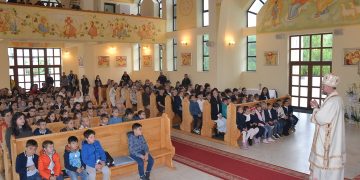 Sfântă Liturghie Arhierească celebrată de PS Vasile de Ziua Școlii „Ep. Dr. Alexandru Rusu”, la 61 de ani de la trecerea la Tatăl a Fericitului Episcop Martir